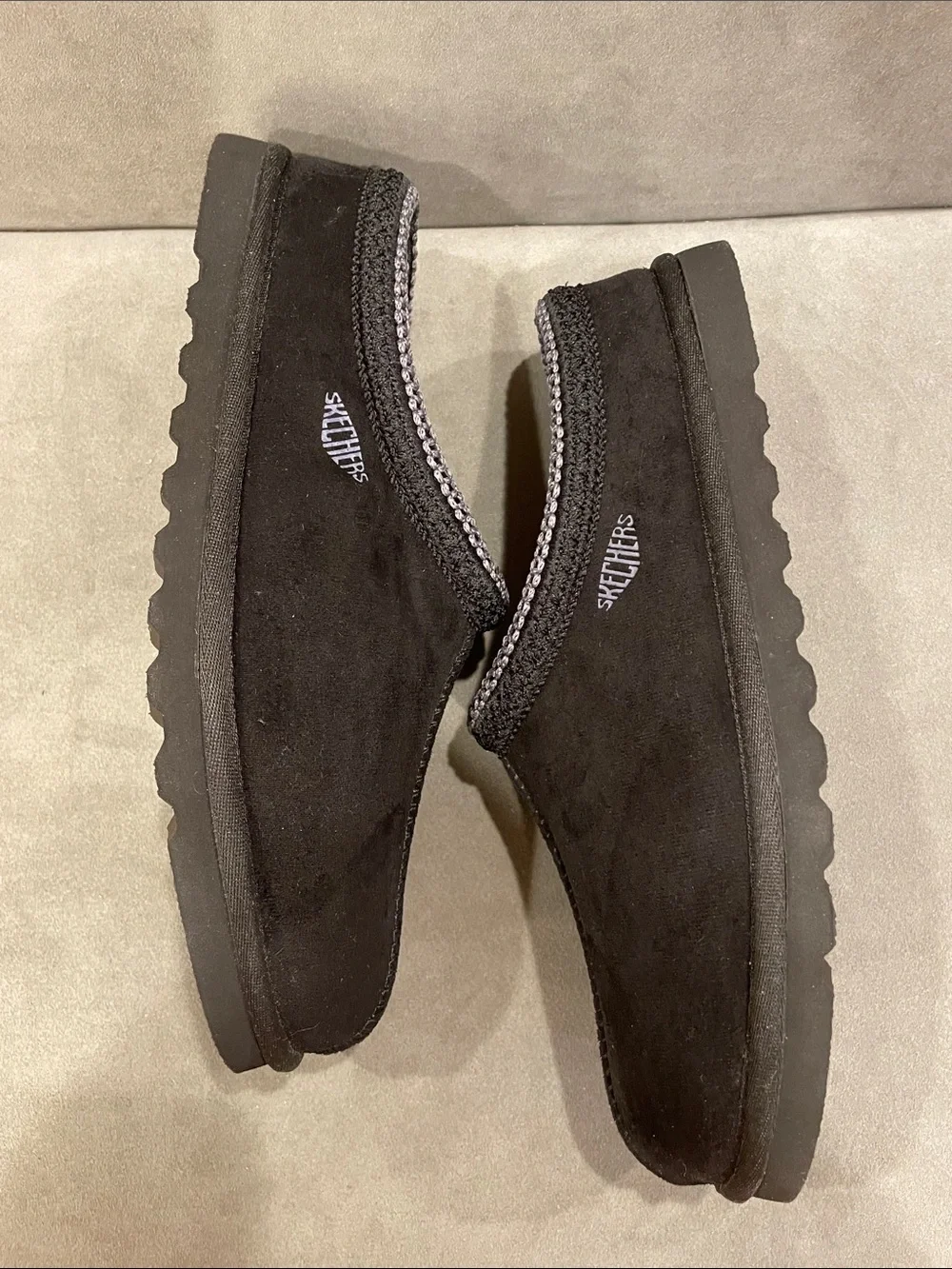 Skechers Black Faux-Suede Mule Slippers Renten Ulrich Mens 9 - Women’s 10.5